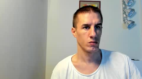 Snapshot of axl_fx chatting on December 2, 2025, 1:33 am Axl online show from December 2, 2025, 1:33 am