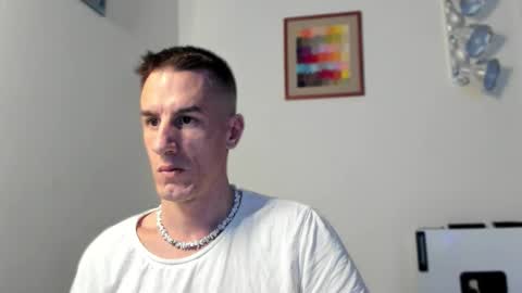 Snapshot of axl_fx chatting on December 19, 2025, 8:49 pm Axl online show from December 19, 2025, 8:49 pm