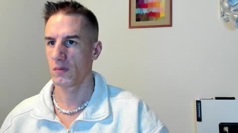 Snapshot of axl_fx chatting on December 22, 2025, 11:35 pm Axl online show from December 22, 2025, 11:35 pm