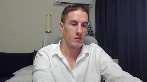 Snapshot of axl_fx chatting on January 7, 2026, 12:24 am Axl online show from January 7, 2026, 12:24 am