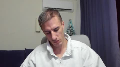 Snapshot of axl_fx chatting on January 8, 2026, 2:36 am Axl online show from January 8, 2026, 2:36 am