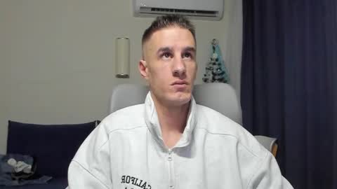 Snapshot of axl_fx chatting on January 9, 2026, 2:36 am Axl online show from January 9, 2026, 2:36 am