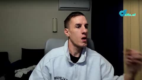 Snapshot of axl_fx chatting on February 17, 2026, 9:10 pm Axl online show from February 17, 2026, 9:10 pm