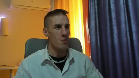 Axl online show from April 22, 2026, 9:44 am