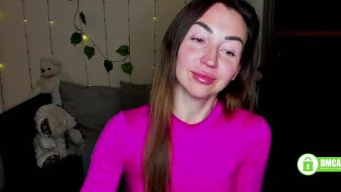 Jully online show from February 18, 2025, 3:54 pm