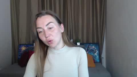 Jully online show from March 10, 2025, 9:29 pm