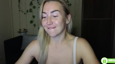 Jully online show from October 12, 2025, 5:23 pm