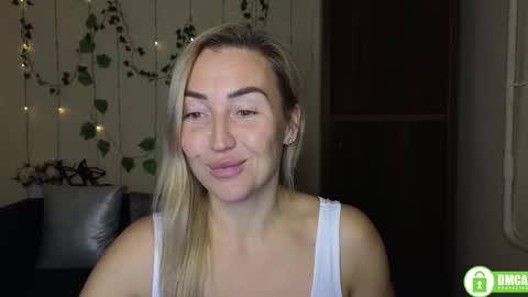 Jully online show from November 12, 2025, 6:41 pm