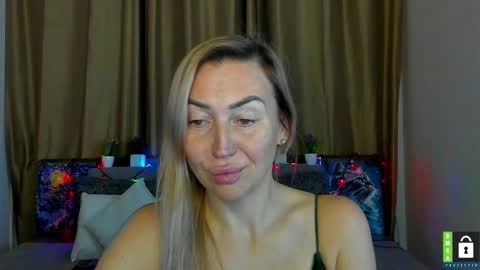 Jully online show from December 13, 2025, 7:53 pm