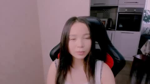 Snapshot of aya_moon chatting on December 19, 2025, 7:59 am Aya Moon online show from December 19, 2025, 7:59 am