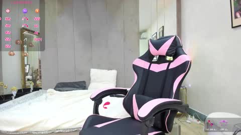 SundyRose online show from November 3, 2025, 7:59 pm