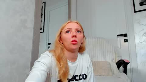 Snapshot of ayaye_ chatting on July 23, 2026, 6:22 am SundyRose online show from July 23, 2026, 6:22 am