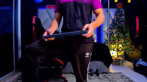 Ayden Miller online show from December 21, 2025, 3:46 am