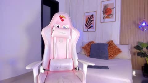 Ayleen online show from November 29, 2025, 1:25 pm