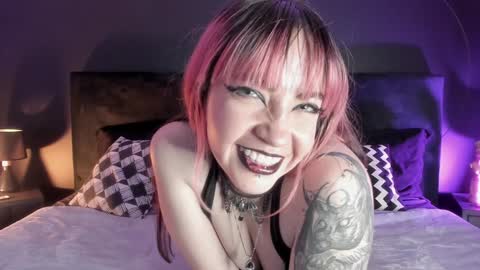 Aylen online show from February 7, 2025, 7:49 pm