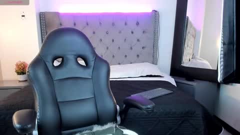 Ayliinn  online show from February 22, 2025, 10:07 am