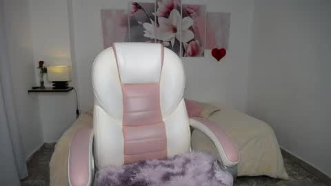 Snapshot of aylin_ross_ chatting on June 5, 2026, 4:30 am aylin_ross_ online show from June 5, 2026, 4:30 am