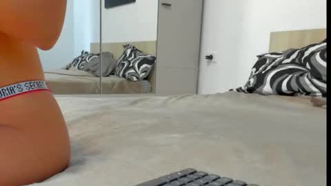 Aylinhazel online show from September 22, 2025, 4:47 am