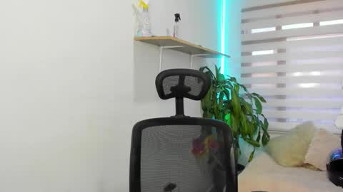 aysha_winxx online show from October 15, 2025, 11:10 am