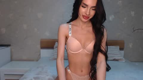 ViktoranMary online show from December 1, 2024, 5:13 pm