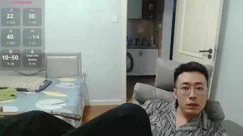 ayyzqh66 online show from April 29, 2026, 5:52 pm