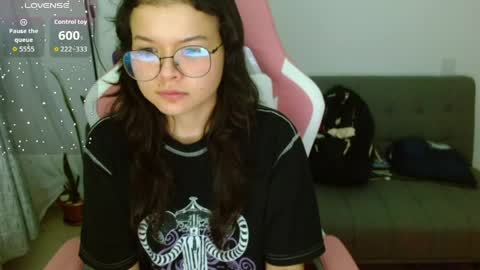 Snapshot of azu_chan chatting on April 23, 2026, 11:29 pm Azu online show from April 23, 2026, 11:29 pm
