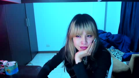 Azu Moure online show from January 6, 2025, 4:47 am