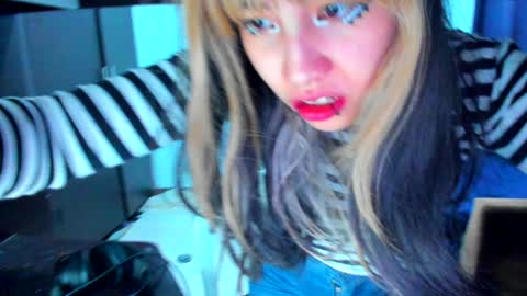 Azu Moure online show from January 19, 2025, 11:34 am