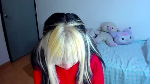 Azu Moure online show from January 30, 2025, 8:01 am