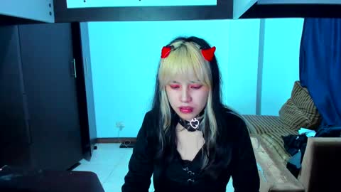 Azu Moure online show from February 15, 2025, 8:22 am