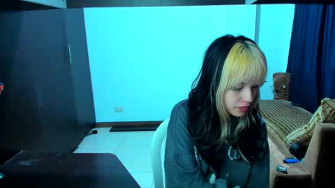 Azu Moure online show from February 17, 2025, 7:15 am