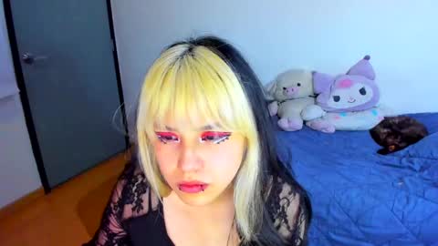 Azu Moure online show from February 18, 2025, 7:32 am