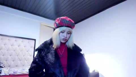 Azu Moure online show from October 18, 2025, 2:47 am