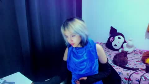 Snapshot of azu_moure chatting on July 26, 2026, 10:38 pm Azu Moure online show from July 26, 2026, 10:38 pm