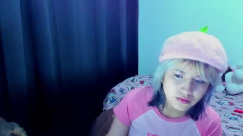 Snapshot of azu_moure chatting on July 28, 2026, 2:51 am Azu Moure online show from July 28, 2026, 2:51 am