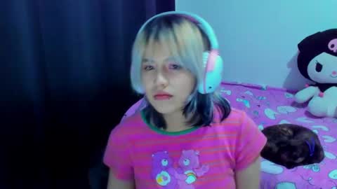Snapshot of azu_moure chatting on July 31, 2026, 6:24 am Azu Moure online show from July 31, 2026, 6:24 am
