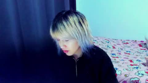Snapshot of azu_moure chatting on August 7, 2026, 2:46 am Azu Moure online show from August 7, 2026, 2:46 am