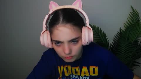 azumi_chan_ online show from September 20, 2025, 8:32 pm