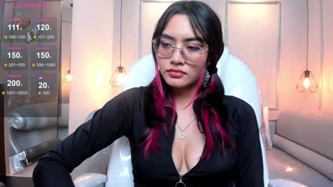 Azura online show from January 8, 2025, 1:32 am