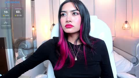 Azura online show from February 5, 2025, 10:33 pm