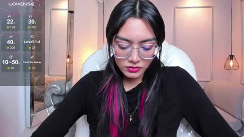 Azura online show from September 17, 2025, 7:37 pm