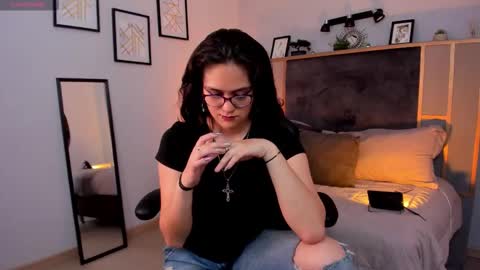 Azurra  online show from September 24, 2025, 8:34 pm