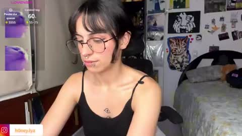 Snapshot of b0nnie_h0ney chatting on June 27, 2026, 1:54 am Lyanna online show from June 27, 2026, 1:54 am