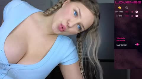 Bella Wooowww online show from December 2, 2024, 9:50 pm