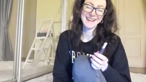 babby_jewel online show from February 6, 2025, 11:10 am