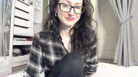 babby_jewel online show from November 18, 2025, 12:20 pm