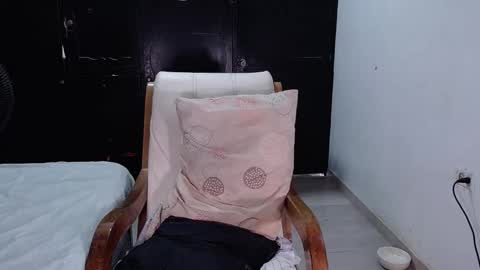 babby_swet online show from November 21, 2025, 2:05 pm