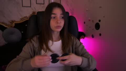 Snapshot of babe_dollie chatting on May 10, 2026, 6:18 am Babe online show from May 10, 2026, 6:18 am
