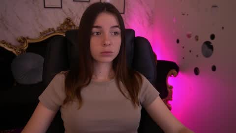 Snapshot of babe_dollie chatting on June 6, 2026, 7:46 am Babe online show from June 6, 2026, 7:46 am
