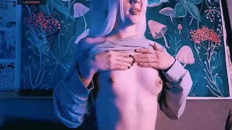 Snapshot of babe_moister chatting on September 18, 2025, 9:22 am babe_moister online show from September 18, 2025, 9:22 am